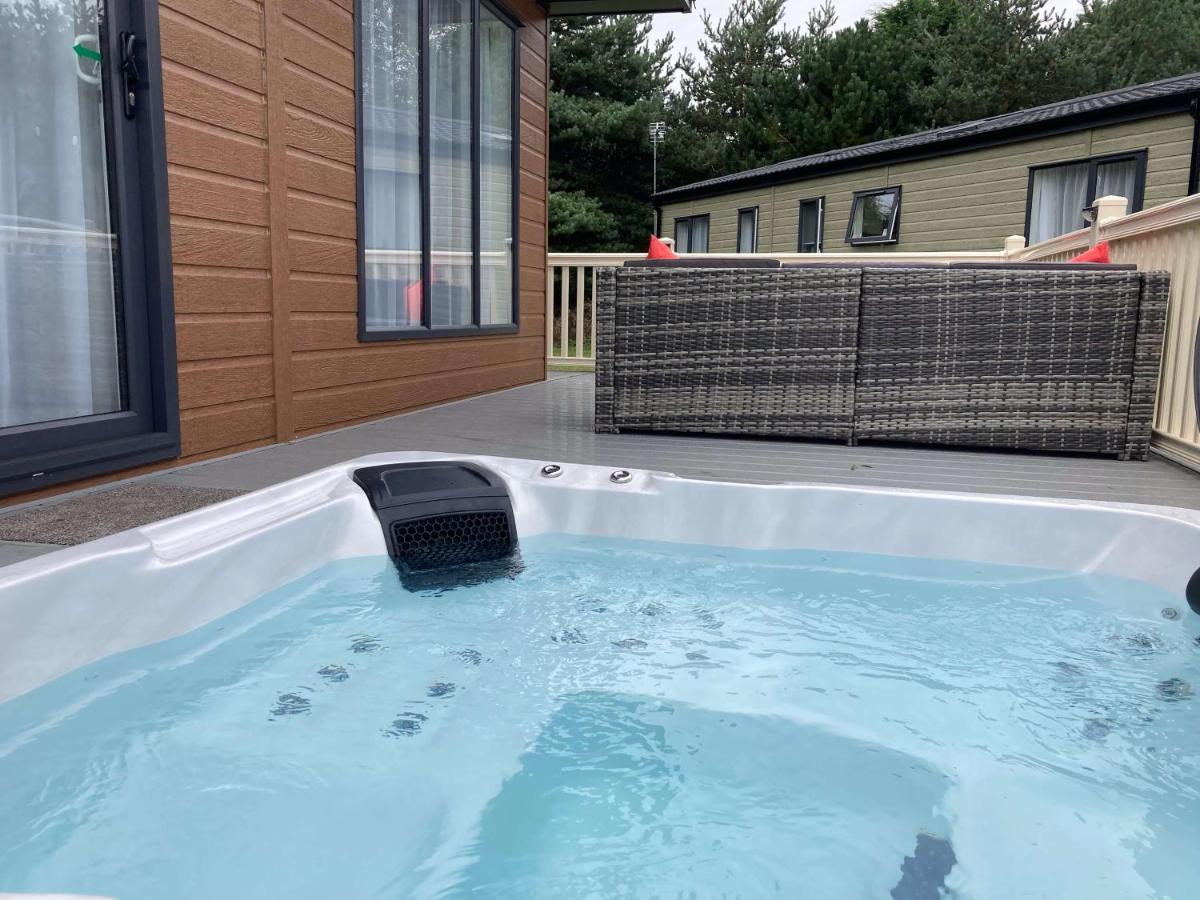 Gleneagles Lodge With Hot Tub ヨーク エクステリア 写真