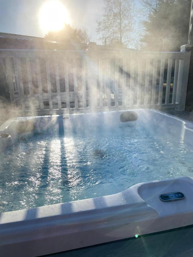 Gleneagles Lodge With Hot Tub ヨーク エクステリア 写真